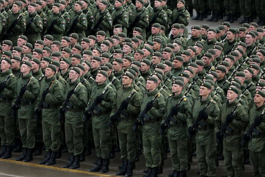 Гражданство России получат иностранцы, заключившие контракт с ВС РФ