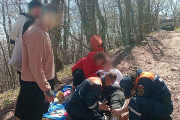 Туристка травмировала ногу в горах Крыма 