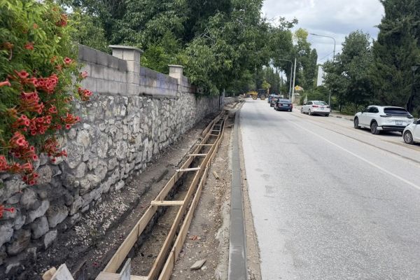 В Балаклаве по иску прокуратуры ремонтируют тротуар
