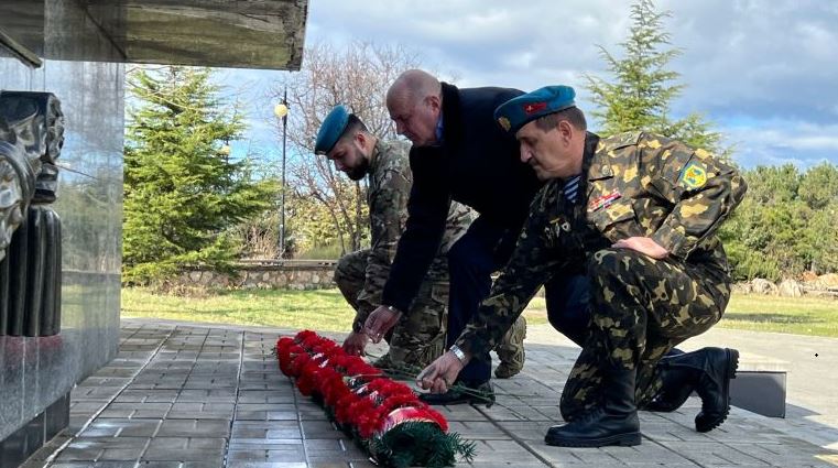 Накануне Дня защитника Отечества на Аллее Героев прошла церемония возложения цветов
