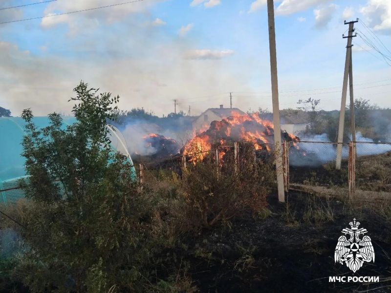 В Крыму потушили вспыхнувшую солому