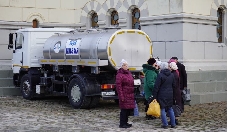 Воду в Севастополе продолжают подавать по графику, отменены занятия в школах
