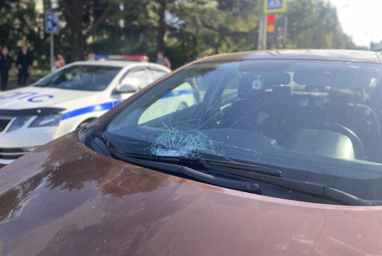 Попавший под колеса иномарки девятилетний самокатчик из Севастополя был без шлема и защитной экипировки