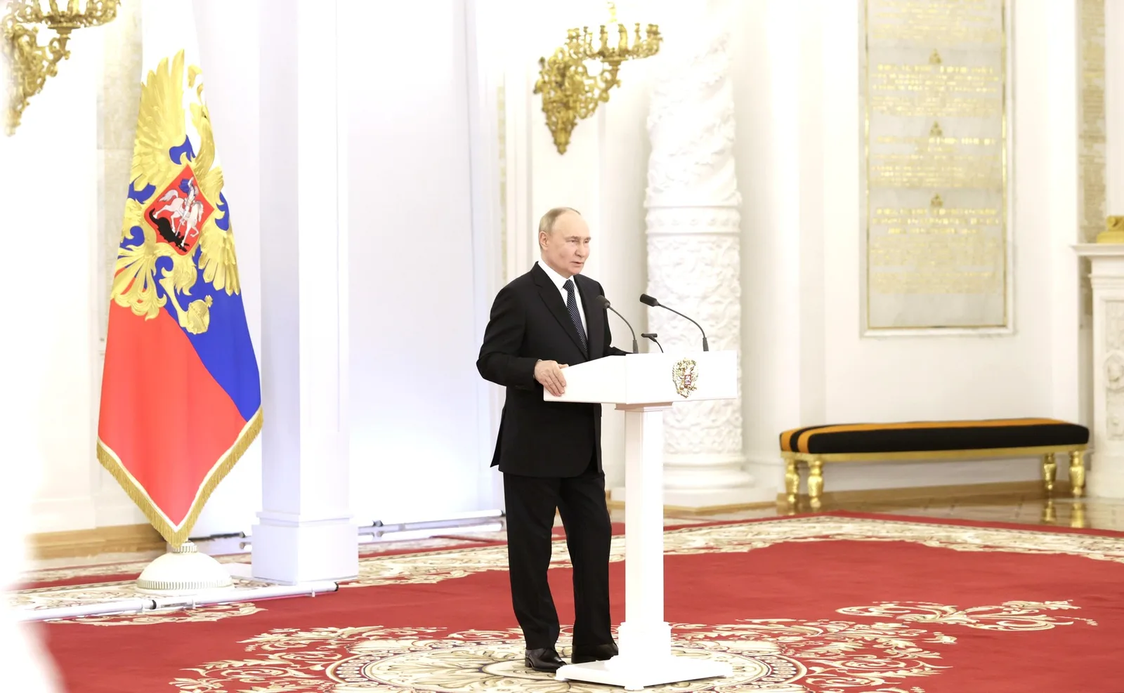 Путин: сплоченность и патриотизм всегда были главными ценностями для россиян