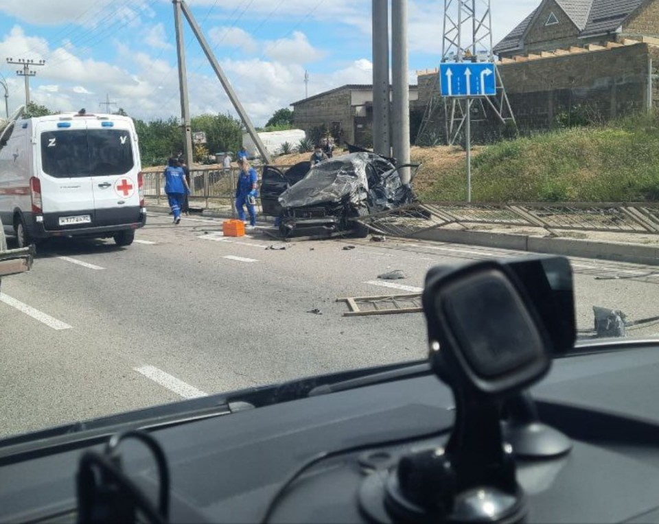 Автомобиль вылетел на обочину в Симферополе
