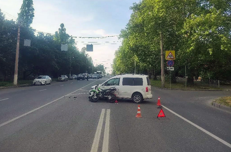 В Севастополе 20-летний байкер стал жертвой самоуверенного водителя авто