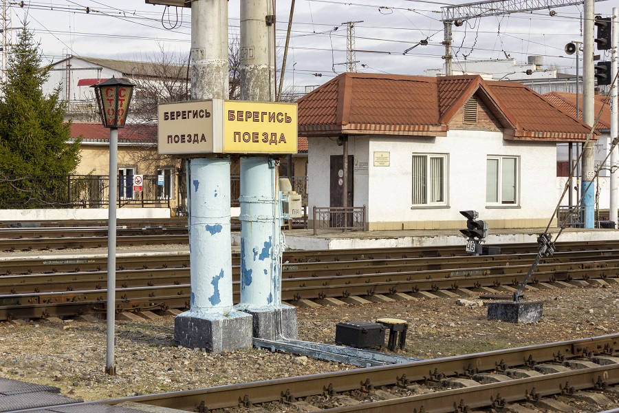 Два человека погибли под колесами поездов в Крыму