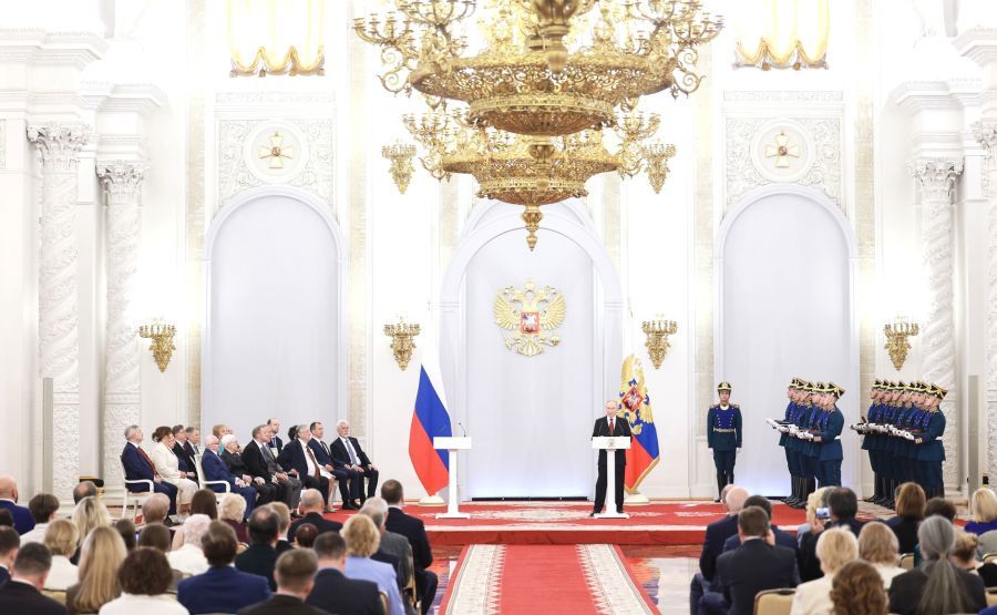 Владимир Путин поздравил россиян с праздником
