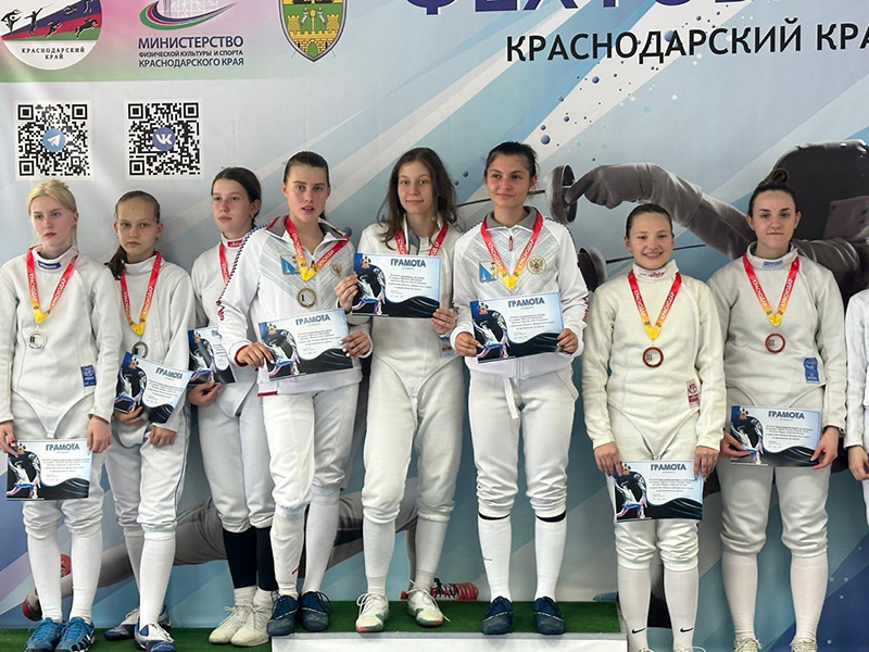 Севастопольские шпажистки завоевали командное «золото» первенства ЮФО
