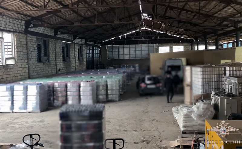 В Крыму полицейские пресекли незаконное производство газированных напитков (ВИДЕО)