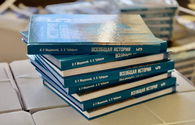 Все школы Севастополя с нового учебного года перейдут на новые государственные учебники