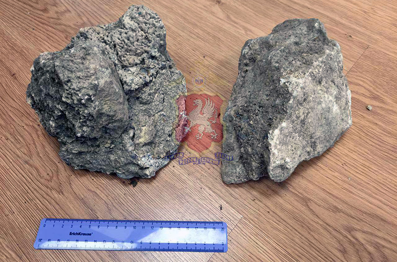 Севастополец разбил лобовое стекло автомобиля соседки и пришел в полицию с повинной