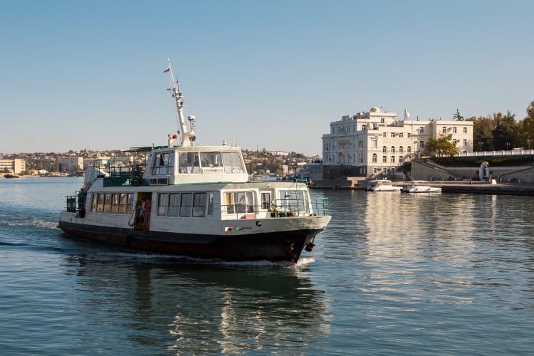Рейд в Севастополе открыт