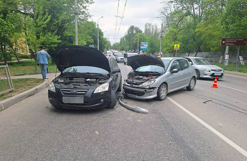 В ДТП в Керчи пострадали два водителя