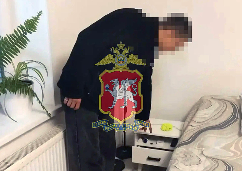 Крымчанин помог своей девушке с уборкой и украл деньги ее родителей