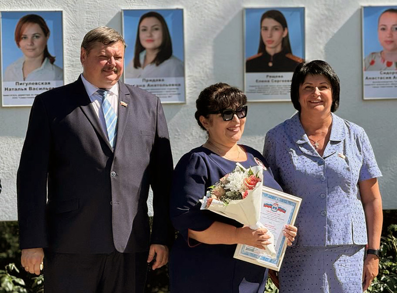 В Севастополе открыли обновленную Доску Почета Нахимовского района
