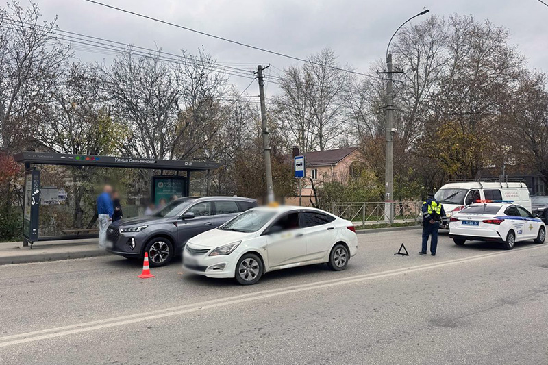 В Симферополе 7-летний мальчик попал под машину