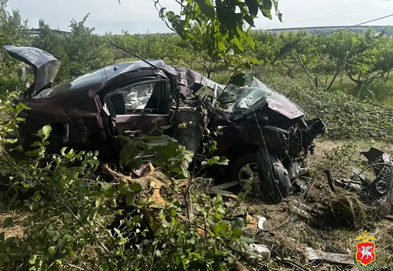 Ночью на крымской трассе водитель Mazda убил себя и своего пассажира