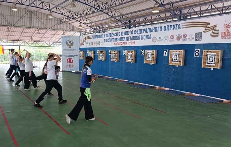 Севастопольцы успешно выступили на чемпионате и первенстве ЮФО по спортивному метанию ножа