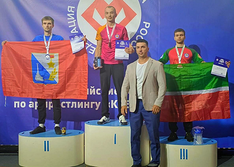 Севастополец Михаил Игнатенко завоевал «серебро» всероссийских соревнований по армрестлингу