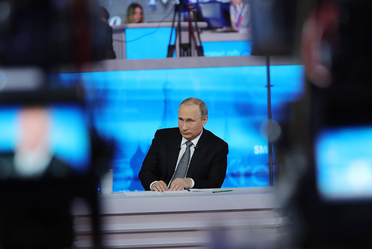 Прямая линия и большая пресс-конференция Владимира Путина начнется менее чем через два часа