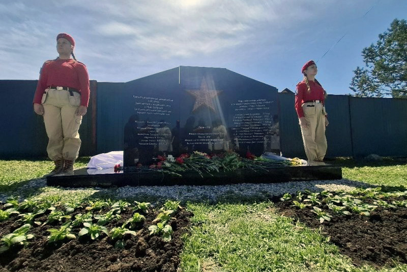 В севастопольском селе Новобобровка открыли мемориал в честь воинов-односельчан
