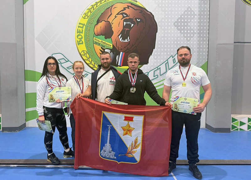 Севастопольцы завоевали медали чемпионата ЮФО и СКФО по пауэрлифтингу