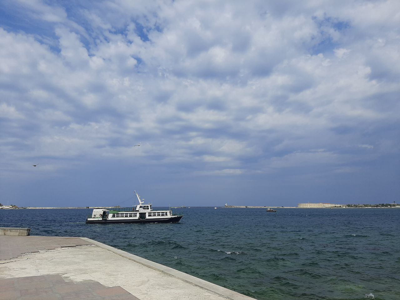 Морской пассажирский транспорт приостановил движение в Севастополе