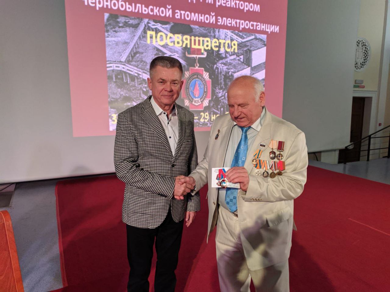 Союз «Чернобыль» России вручил памятный знак президенту РБОО «Мы-севастопольцы» Павлу Лебедеву (ФОТО)