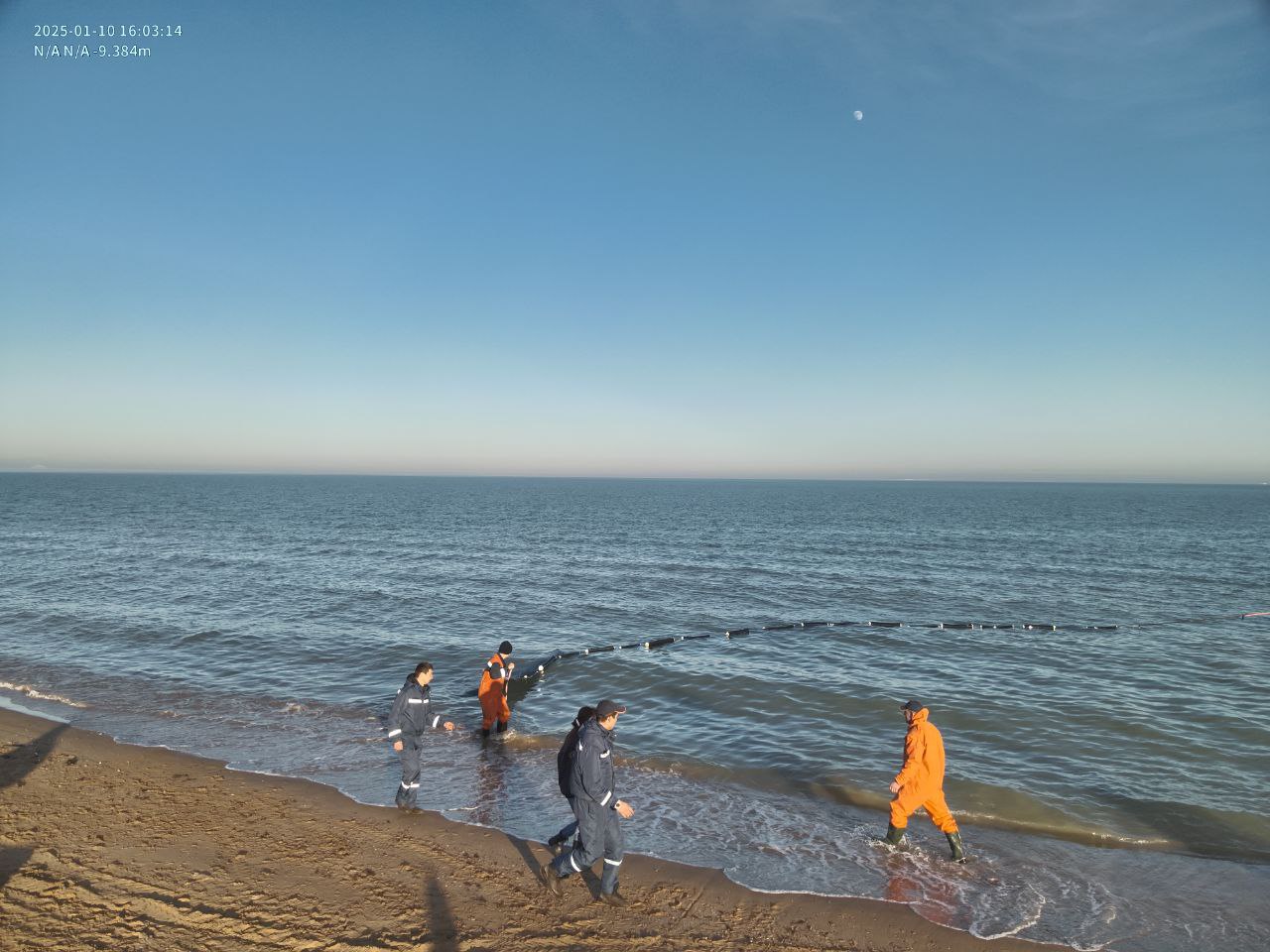 Загрязнения мазутом обнаружены в Ялте, Евпатории, Керчи и на острове Тузла