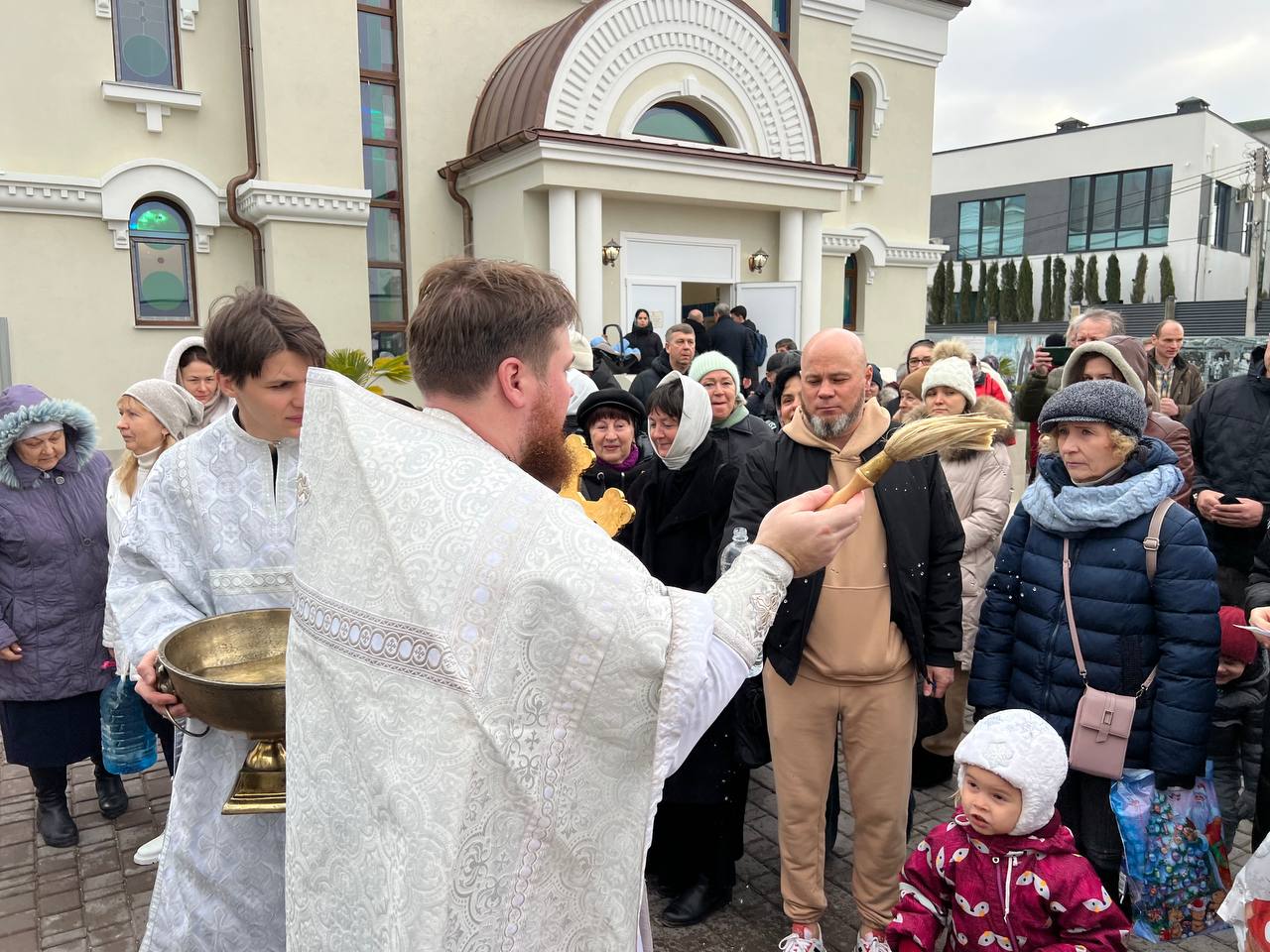 В Храме всех святых в земле Русской просиявших прошли богослужения в честь Крещения Господня (ФОТО)
