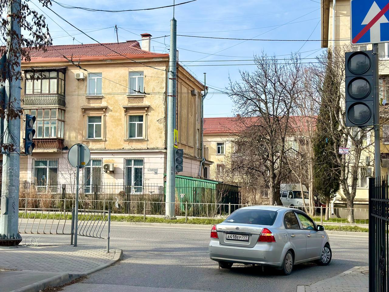 Дополнительный светофор установили в Севастополе из-за перекрытия Адмирала Октябрьского (ФОТО)