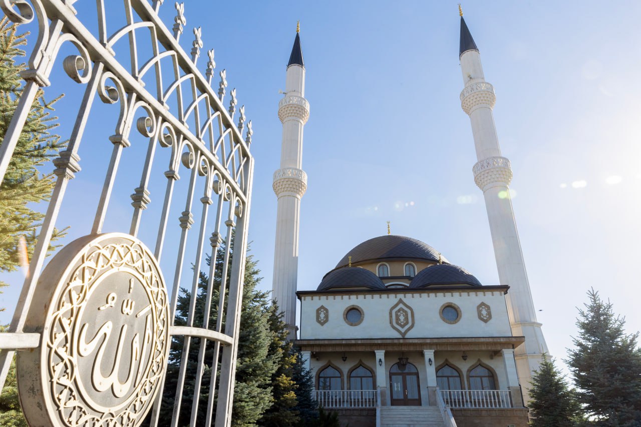 Мусульмане отмечают Ураза Байрам, праздник разговения