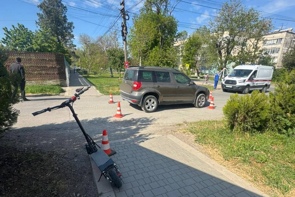 В Крыму сбили 12-летнего водителя электросамоката