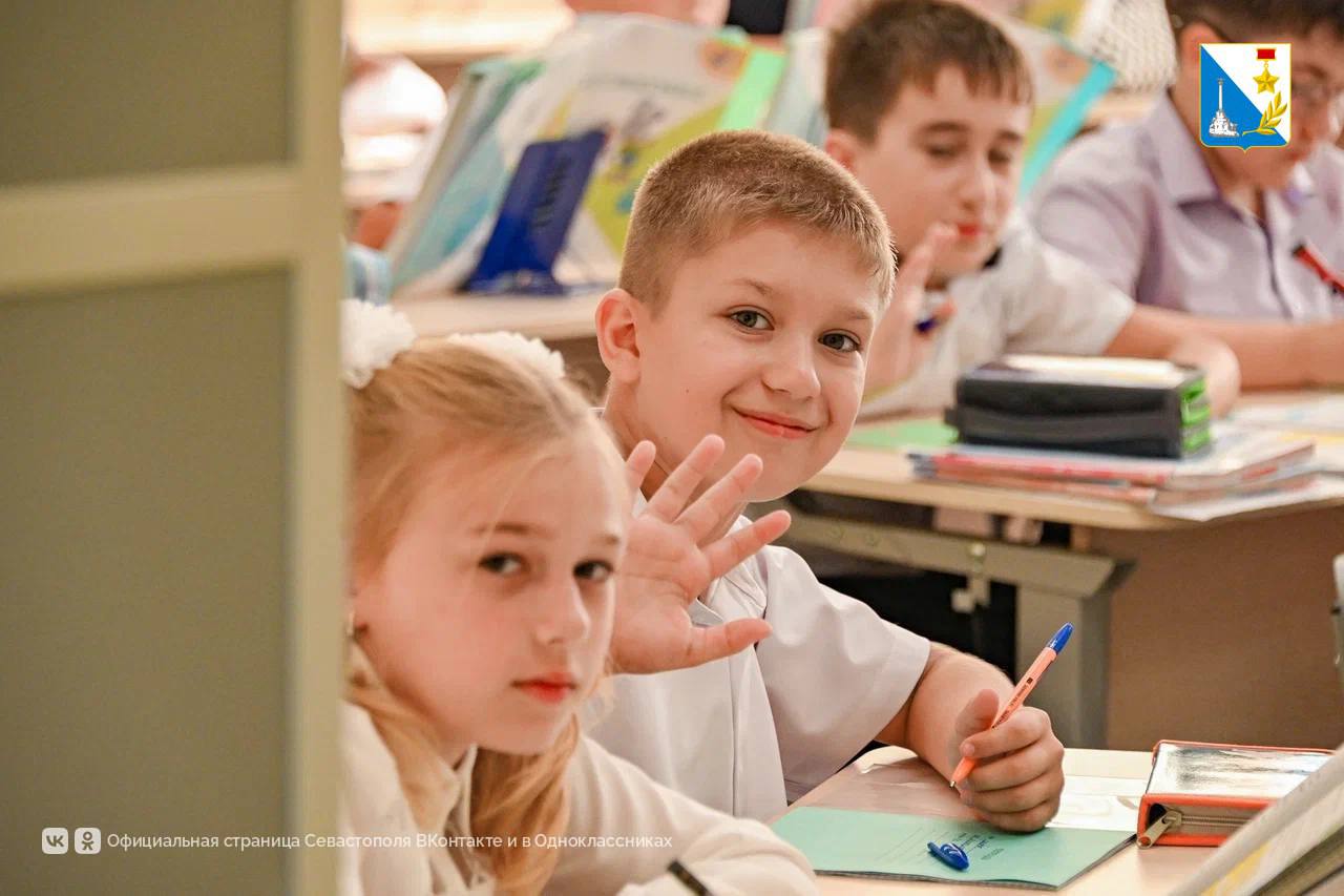 В АКОРТ подсчитали минимальную стоимость школьного набора в 2026 году