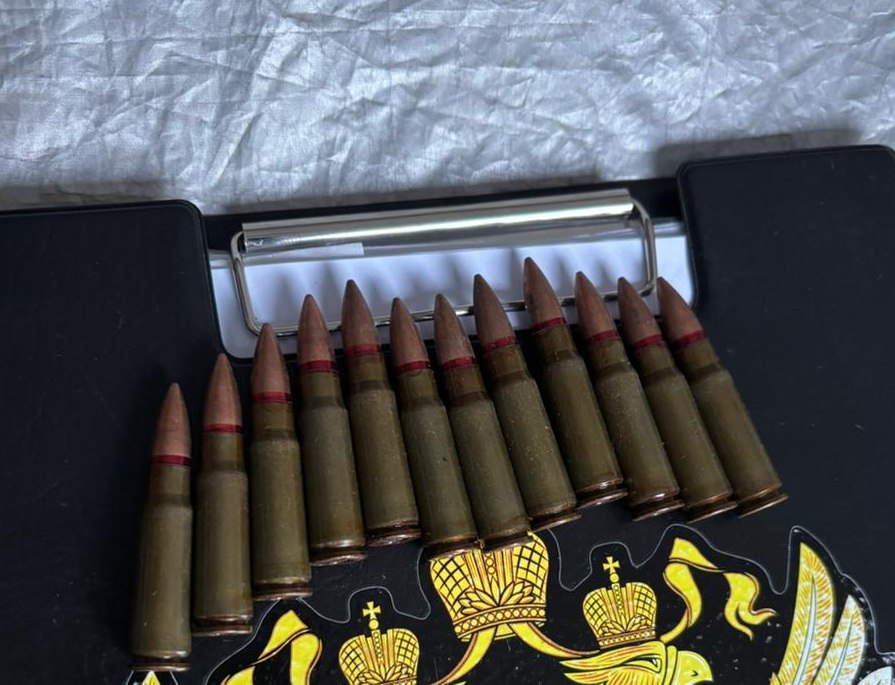 Симферополец хранил дома несколько автоматов с магазинами и патронами, части револьвера, гранаты и газовый пистолет