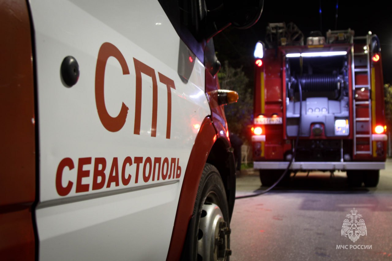Два человека пострадали на утреннем пожаре в Севастополе