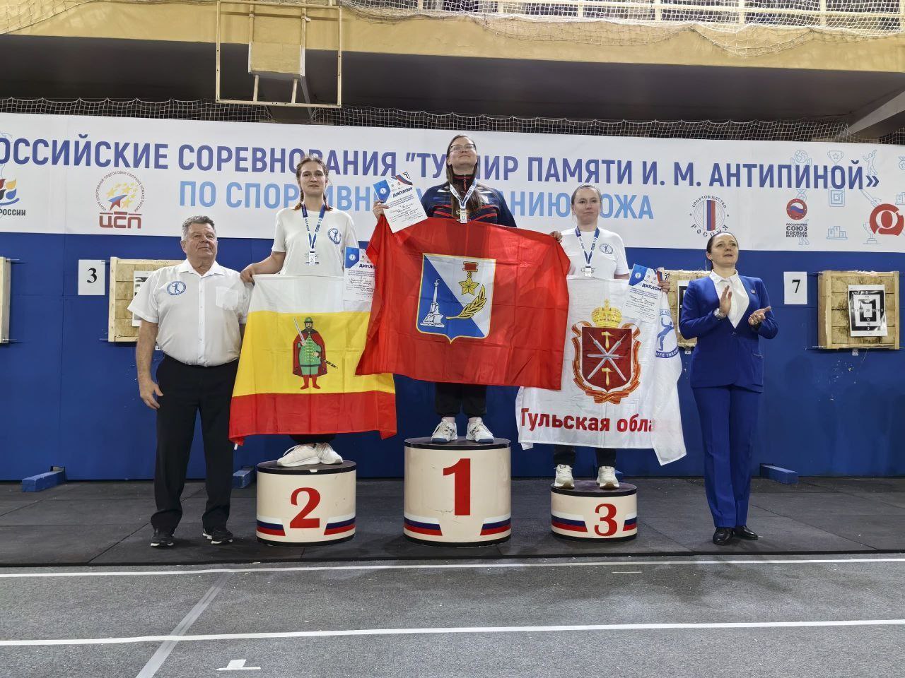 Севастопольцы блестяще выступили на всероссийских соревнованиях по спортивному метанию ножа