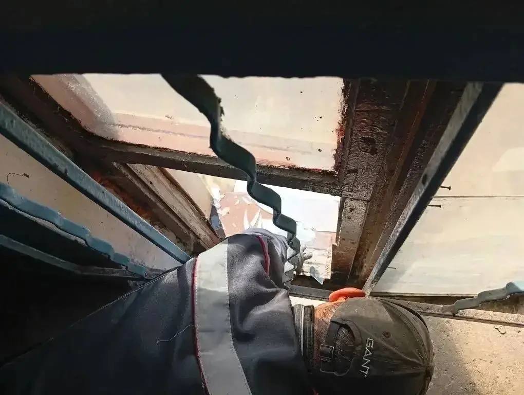 Коммунальщики устраняют последствия атаки ВСУ на Севастополь