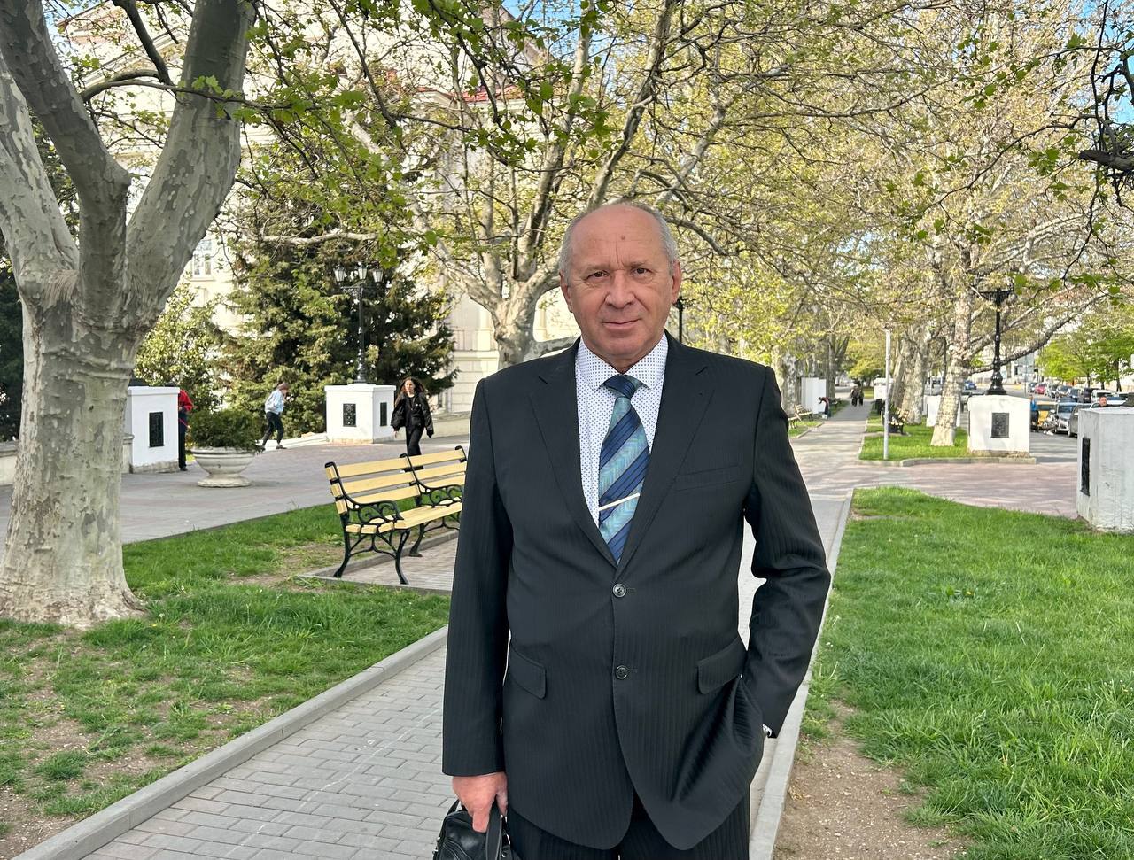 Сергею Круглову вручили благодарность за спонсорскую помощь в проведении творческого детского конкурса