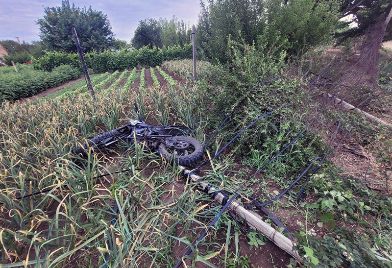 В Крыму ранним утром несовершеннолетний водитель питбайка устроил ДТП