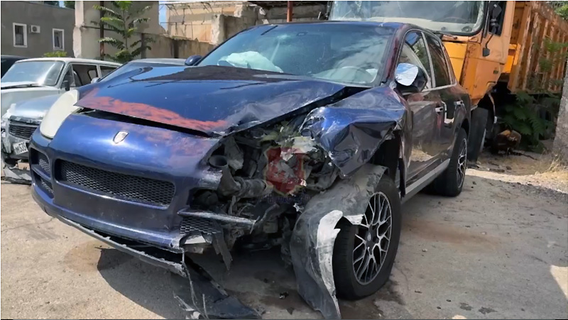 В Севастополе нетрезвый сотрудник автомойки угнал автомобиль клиента и устроил ДТП (видео)