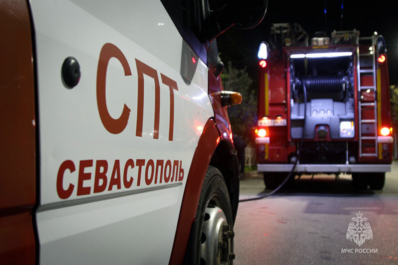 В Севастополе на ночном пожаре спасли 23 человека