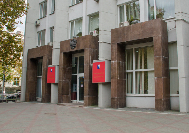 Правительство Севастополя выделило пока 3,7 млн рублей пострадавшим при пожаре на улице Хрусталева