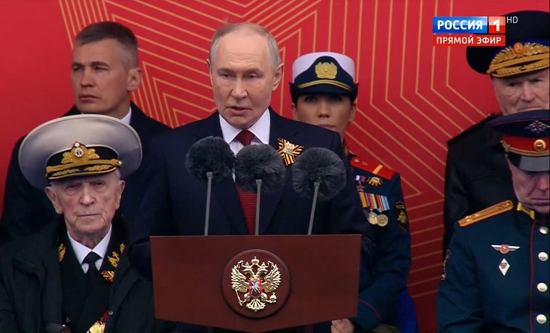 Владимир Путин поздравил россиян с Днем Победы