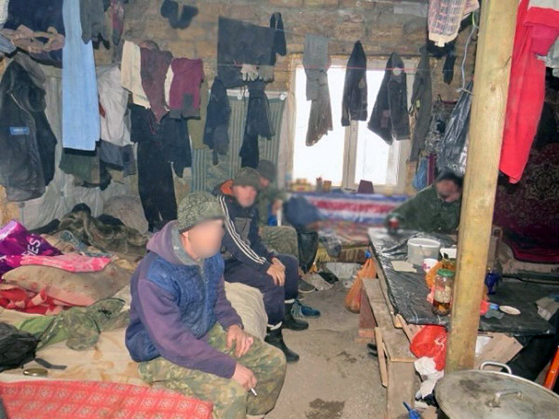 Крымчанин сделал девятерых бомжей своими рабами (ФОТО, ВИДЕО)