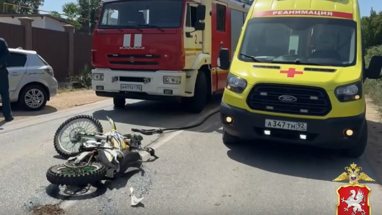 15-летний пассажир погиб после столкновения мотоцикла с учебным автомобилем в Севастополе (видео)