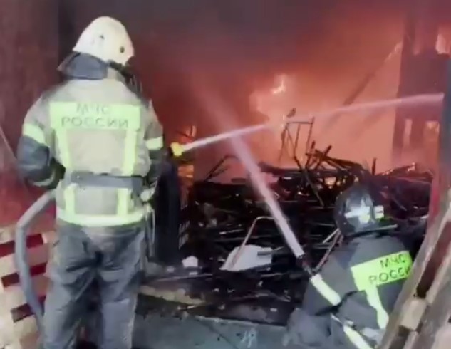 Под Симферополем горит пивной склад