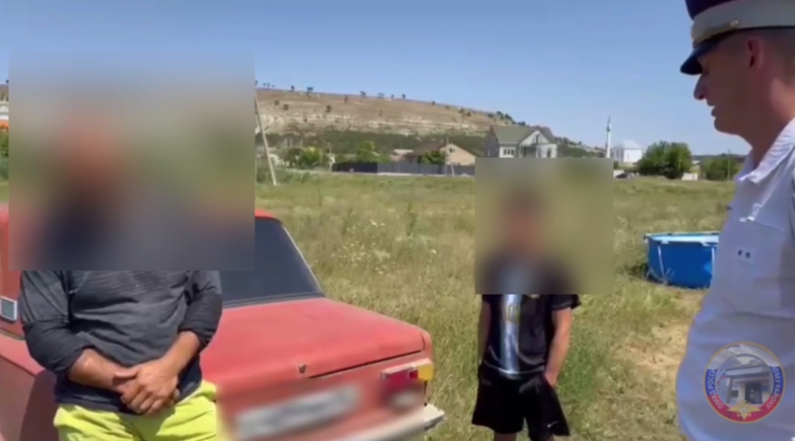 В Крыму наказали отца 12-летнего мальчика, катавшегося за рулем «ВАЗа»
