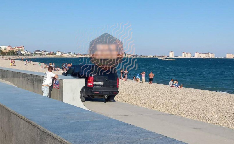 62-летнего водителя из Крыма оштрафовали за езду по пешеходной зоне набережной